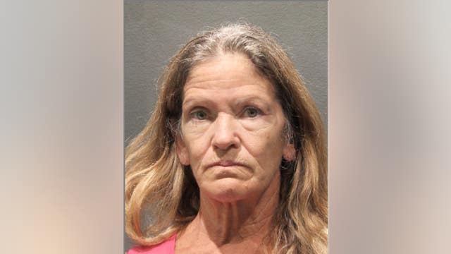 Flight attendant accused of stealing bracelet set from Reagan National Airport charged