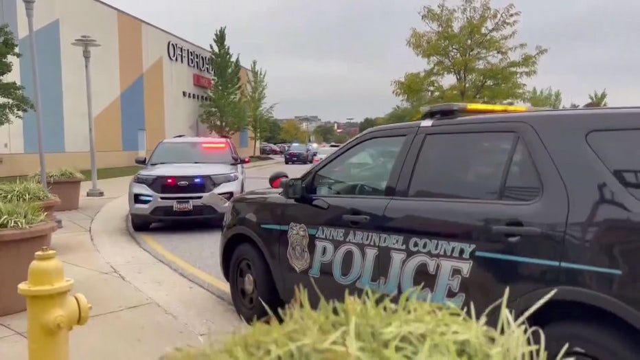 Police: Gunfire at Va. mall; 3 hurt fleeing