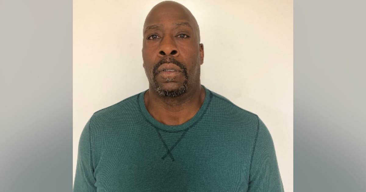 DC school official charged with indecent exposure | FOX 5 DC