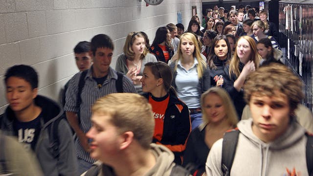 Arlington Public Schools to allow students to carry Narcan