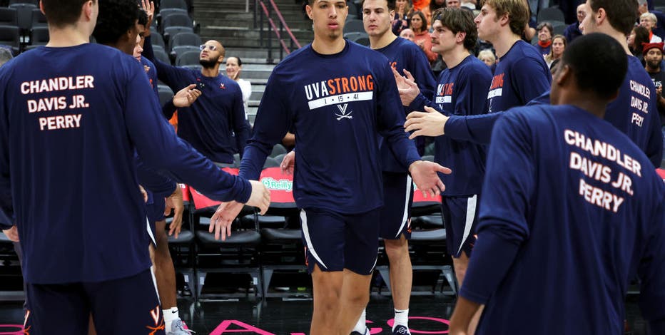 Virginia basketball back on court, honors shooting victims