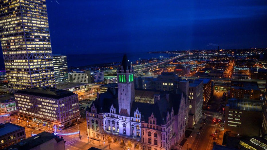 Milwaukee-skyline-with-Lake-Michigan.jpg