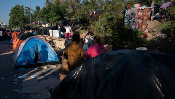 'This has not stopped:' Migrant buses arrive in DC on Christmas Eve