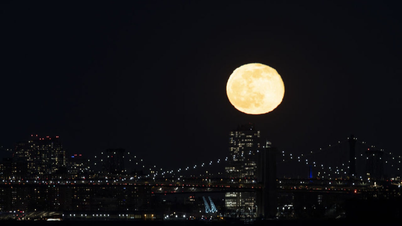 Exactly When To See The Full 'Wolf Moon' Rise This Week From Where You Are