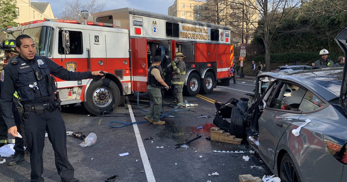 Multi-vehicle crash leaves several injured in northwest DC | FOX 5 DC