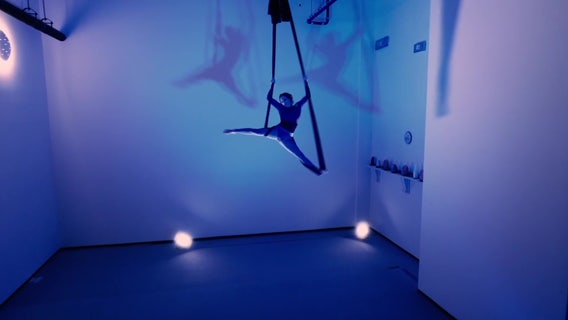 Psychologist uses circus arts to help heal grief through movement