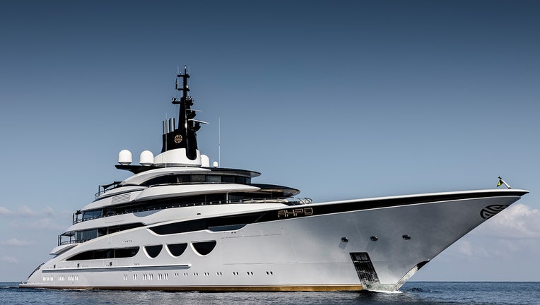 Ahpo-superyacht10.jpg