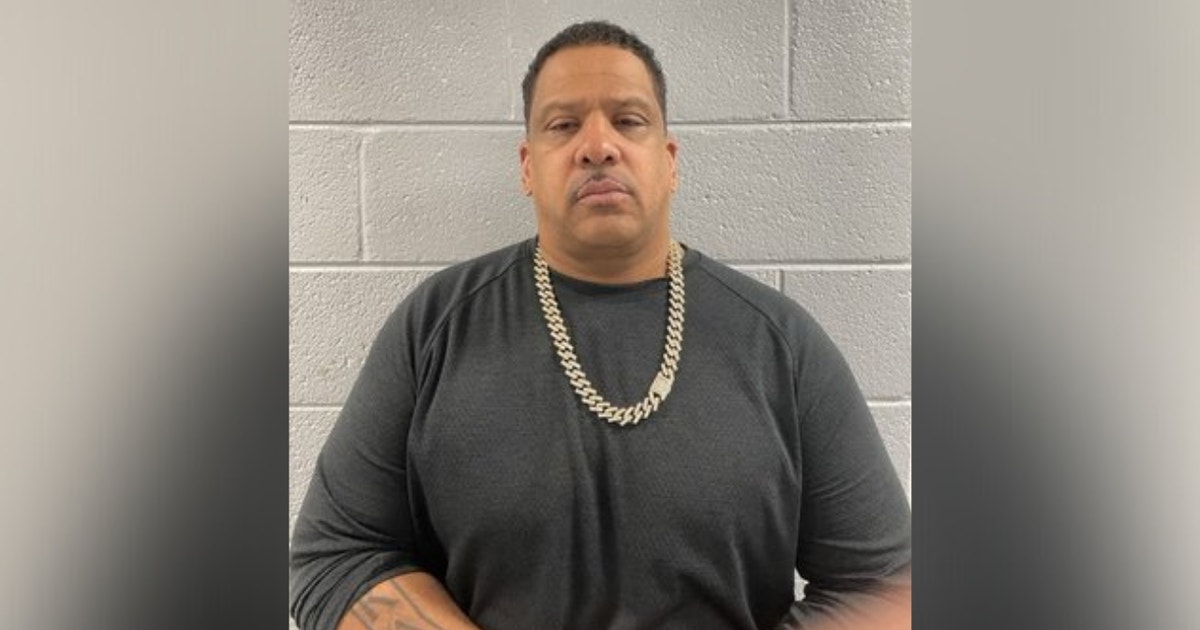 Man impersonating police arrested at Prince George's County mall | FOX 5 DC