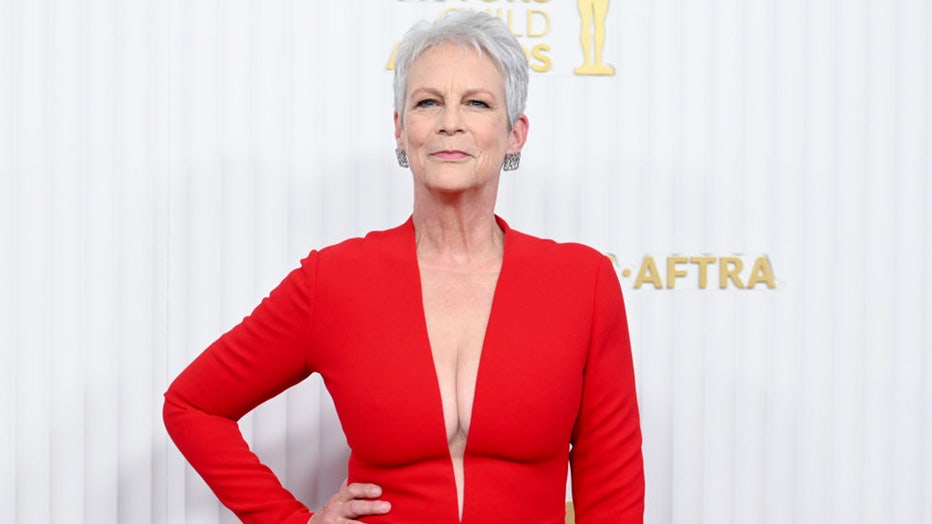 Jamie Lee Curtis will not be going to Oscars nominees' dinner because it's  too late: 'Mommy goes to bed early'