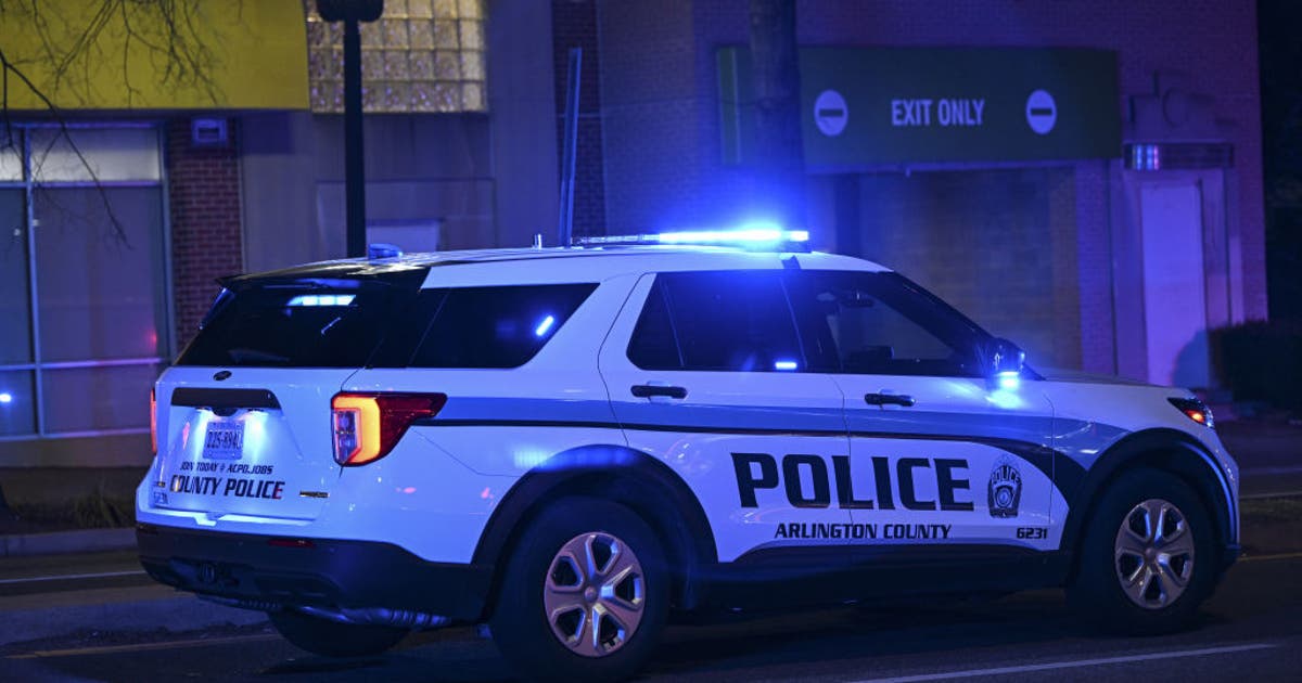 2 suspects at large following armed robbery in Arlington | FOX 5 DC