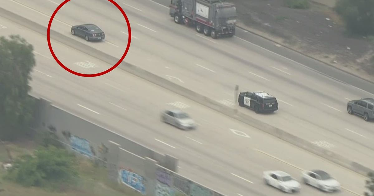Suspect ditches car, tries to break into vehicles on 5 Freeway police ...