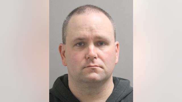 Fairfax County school employee allegedly exposed himself to Cracker Barrel worker bringing out his food