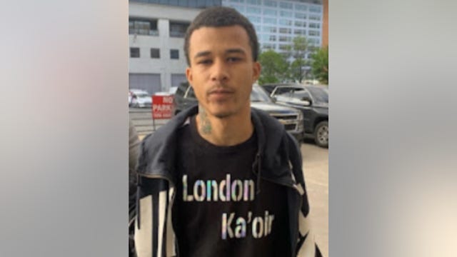 Man arrested after ramming tow truck into chicken restaurant in Temple Hills