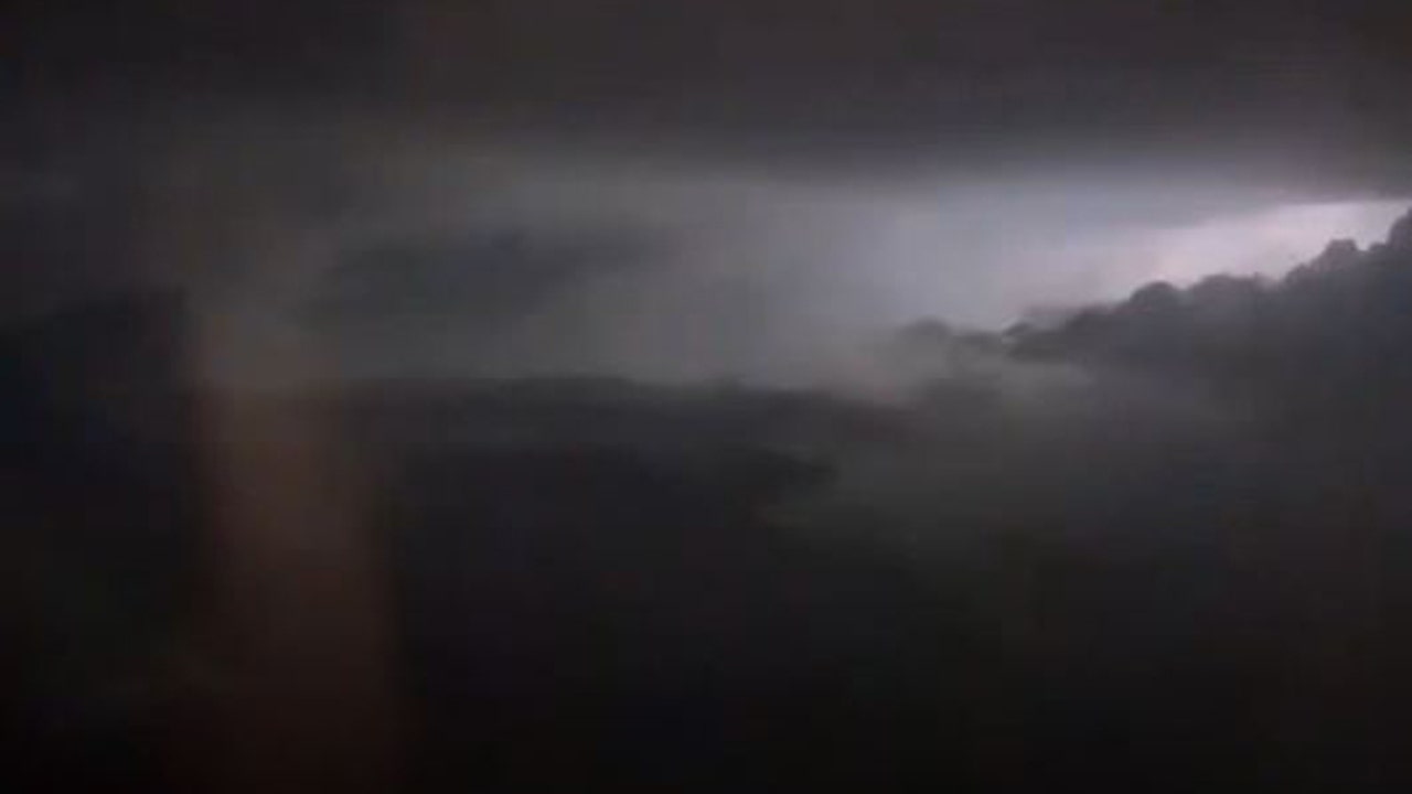 Video Captures Lightning Flash ?ve=1&tl=1