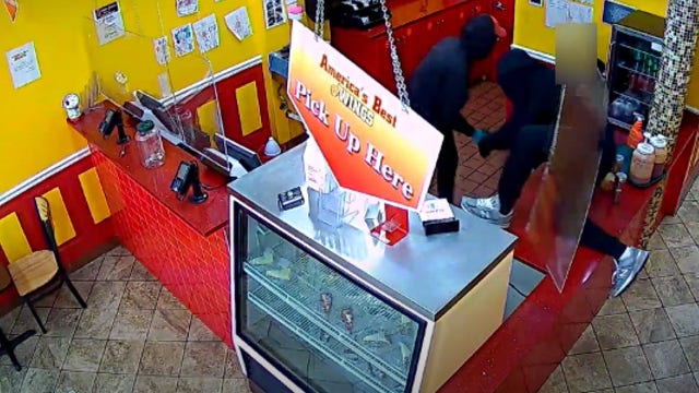 Video shows thieves robbing a wings spot in White Oak