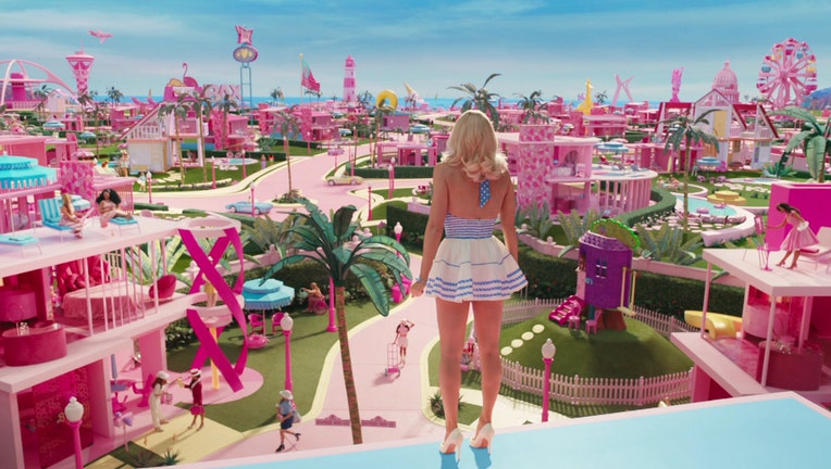 Barbie outlet film set