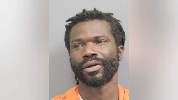 Man wanted after exposing self to 2 women at Woodbridge gas station: police