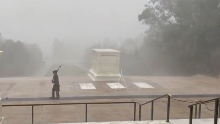 Soldier-stands-guard-at-Tomb-of-the-Unknown-Soldier.jpg