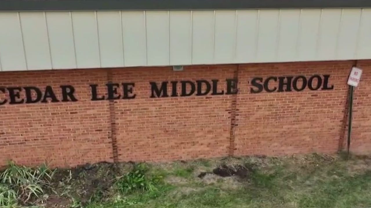 Former Virginia middle school teacher to avoid sex offender label in plea deal photo