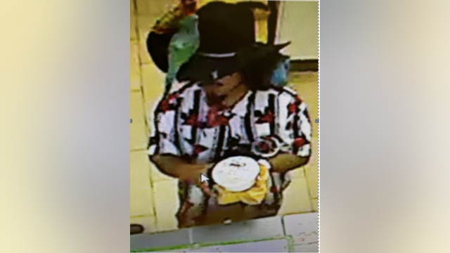 'Bird bandit': Suspect accompanied by 3 parrots robs man at knifepoint in Fairfax Co.