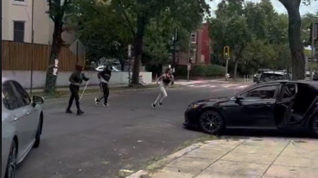 Video: Fight breaks out during attempted carjacking in Northeast, suspects armed with golf club