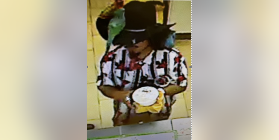 'Bird bandit': Suspect accompanied by 3 parrots robs man at knifepoint in Fairfax Co.