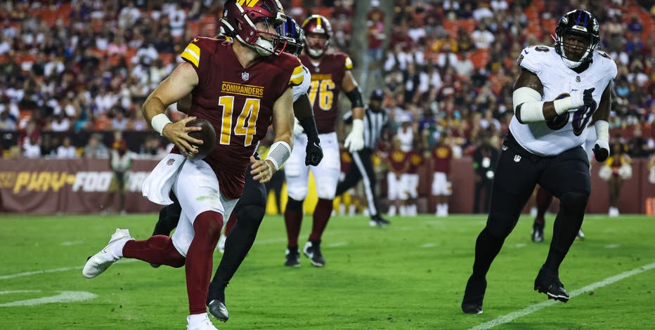 Green Bay Packers vs Washington Commanders game photos at FedEx Field