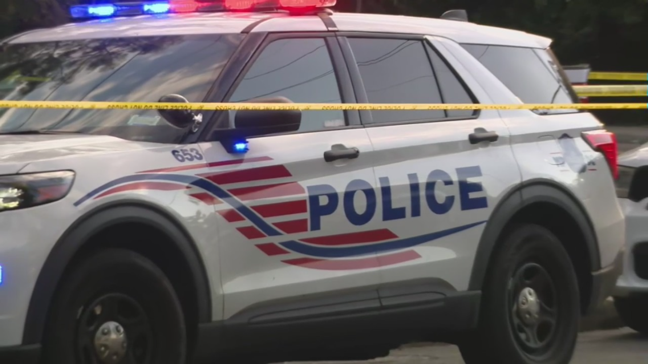 警方表示，华盛顿西北区一名女子刺死了自己70岁的父亲
