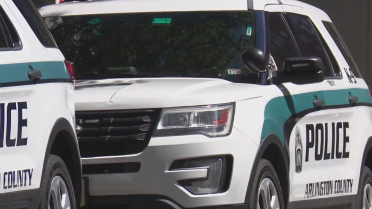 Arlington County police searching for suspect accused in 2 robberies