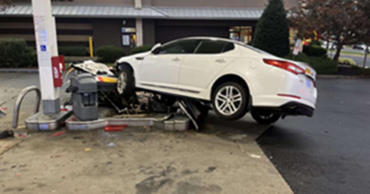 Suspect carjacks teen in Fairfax County, crashes car into gas station ...