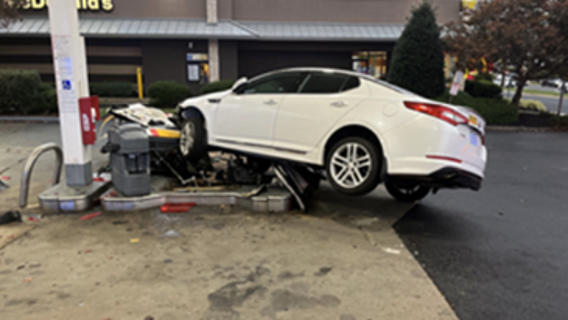 Suspect carjacks teen in Fairfax County, crashes car into gas station: police