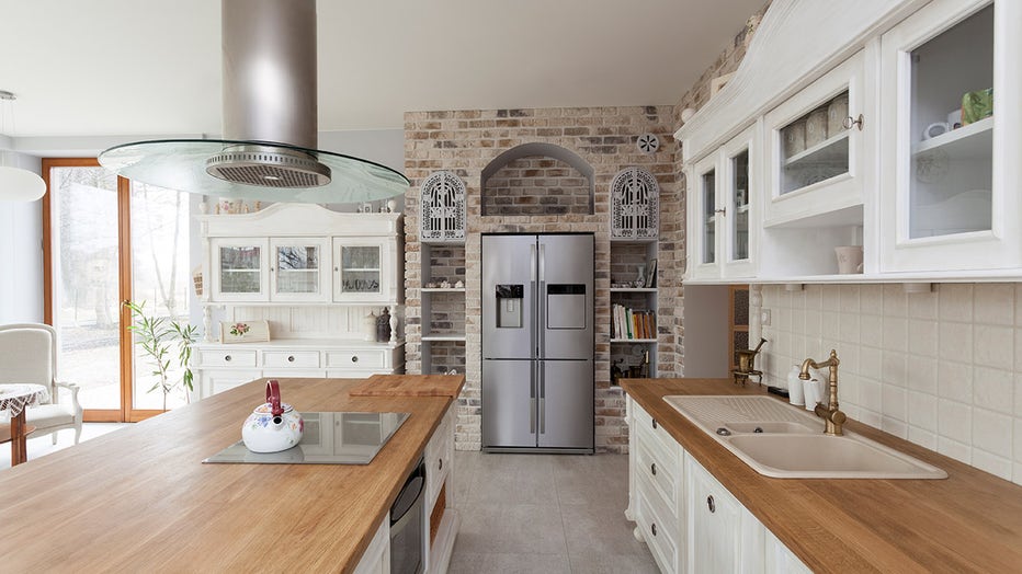 tuscan-kitchen-getty.jpg