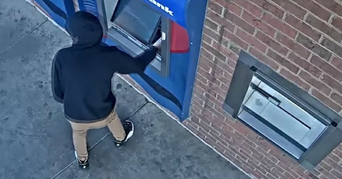 Woman withdrawing money from ATM robbed at gunpoint in DC: police | FOX ...