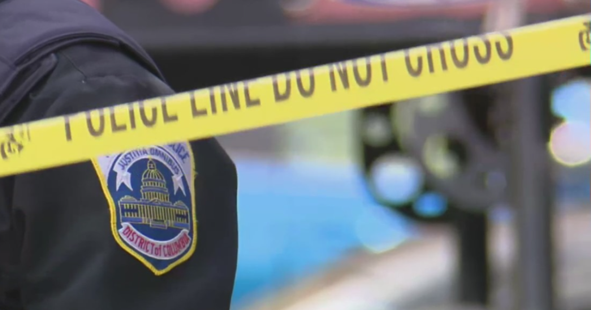 Northeast DC shooting leaves two injured, suspect on the run | FOX 5 DC