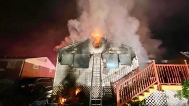 Thanksgiving blaze displaces 17 in Wheaton neighborhood