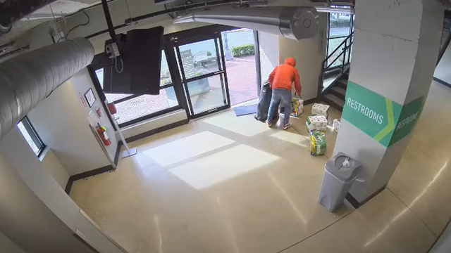 Retail theft ring strikes Amazon Fresh grocery store in Chevy Chase