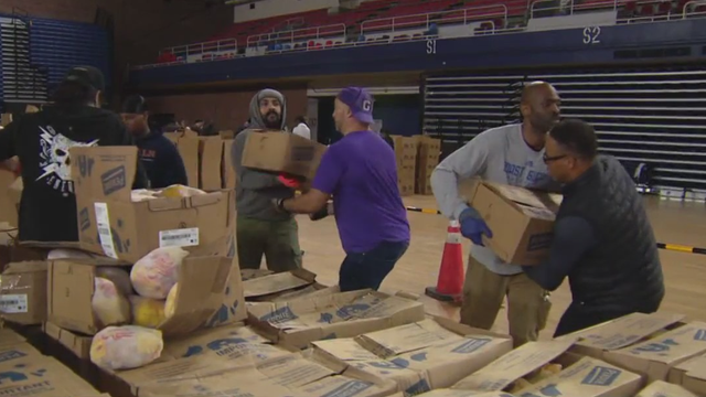 'Project Giveback' provides Thanksgiving meals to more than 4,000 DC-area families