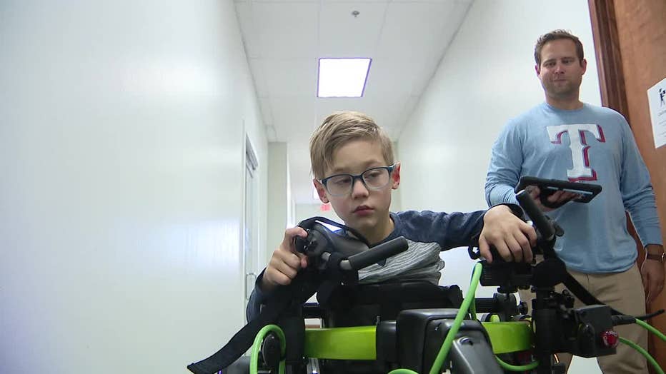 P_ROBOTIC-LEGS-CHILDREN-W_-DISABILITIES-5P_00.00.04.28.jpg