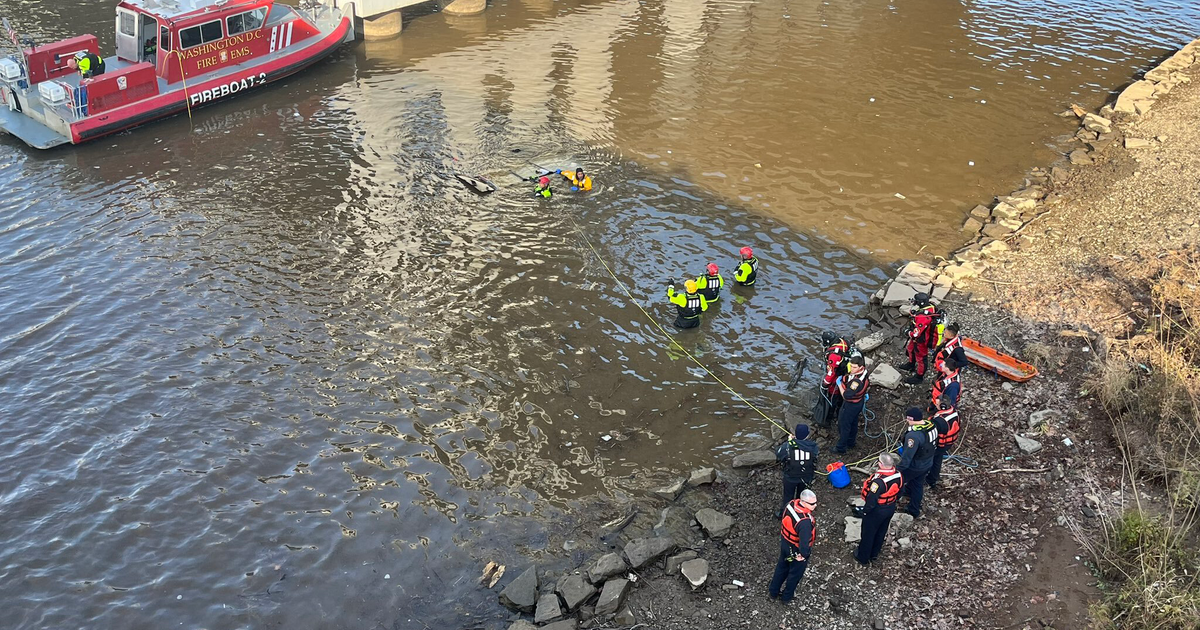 Man dies after crashing into Anacostia River on Christmas Day | FOX 5 DC
