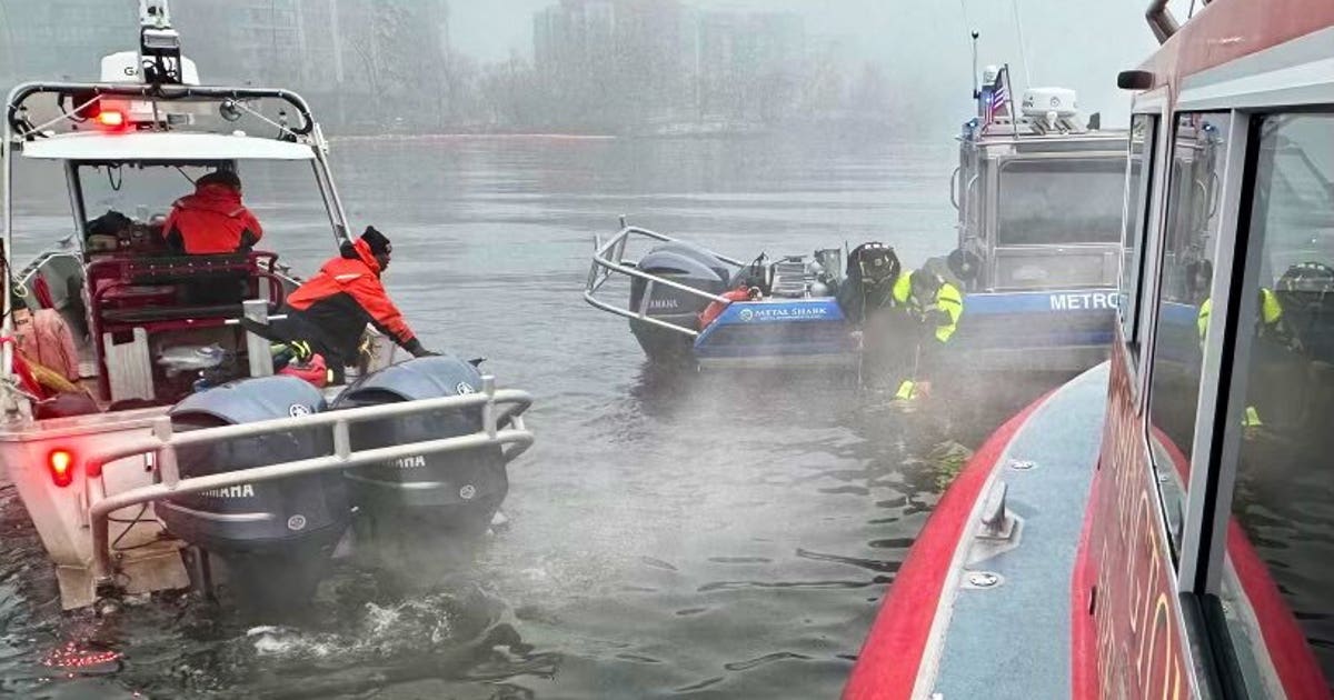 Man rescued after falling into Anacostia River, DC Fire says | FOX 5 DC