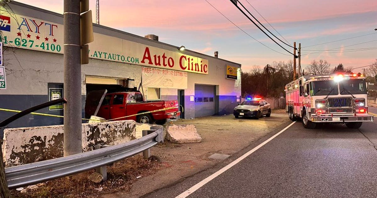 Driver crashes into building in single-vehicle collision | FOX 5 DC