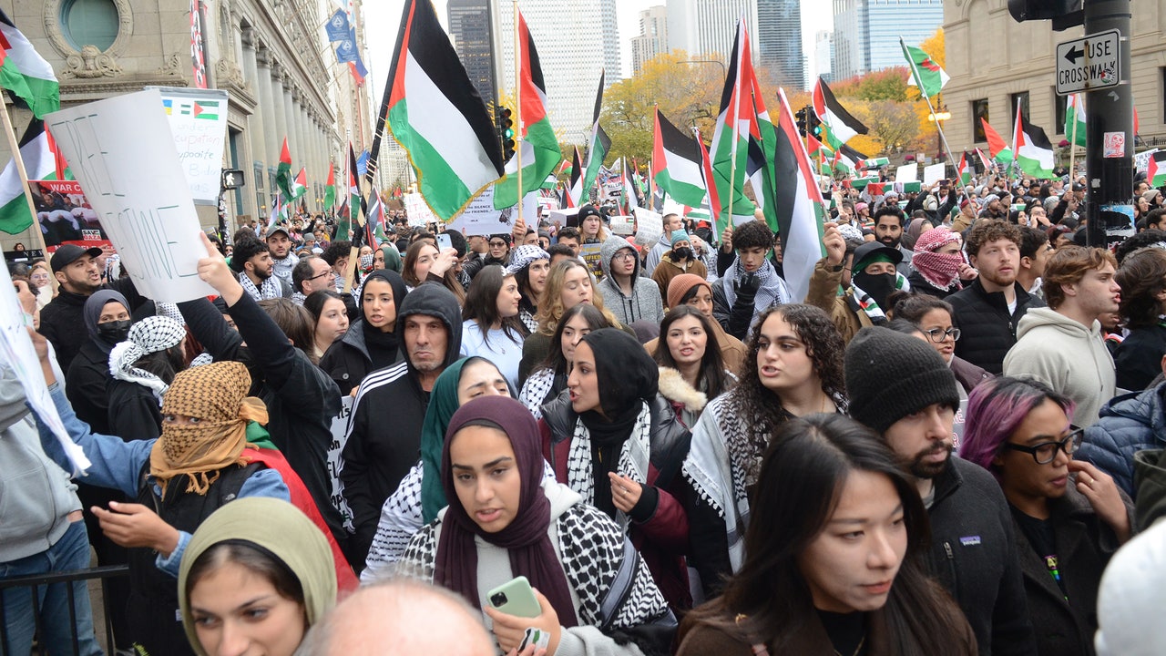 巴勒斯坦支持者在以色列大使馆前举行示威，导致华盛顿特区西北部道路封闭