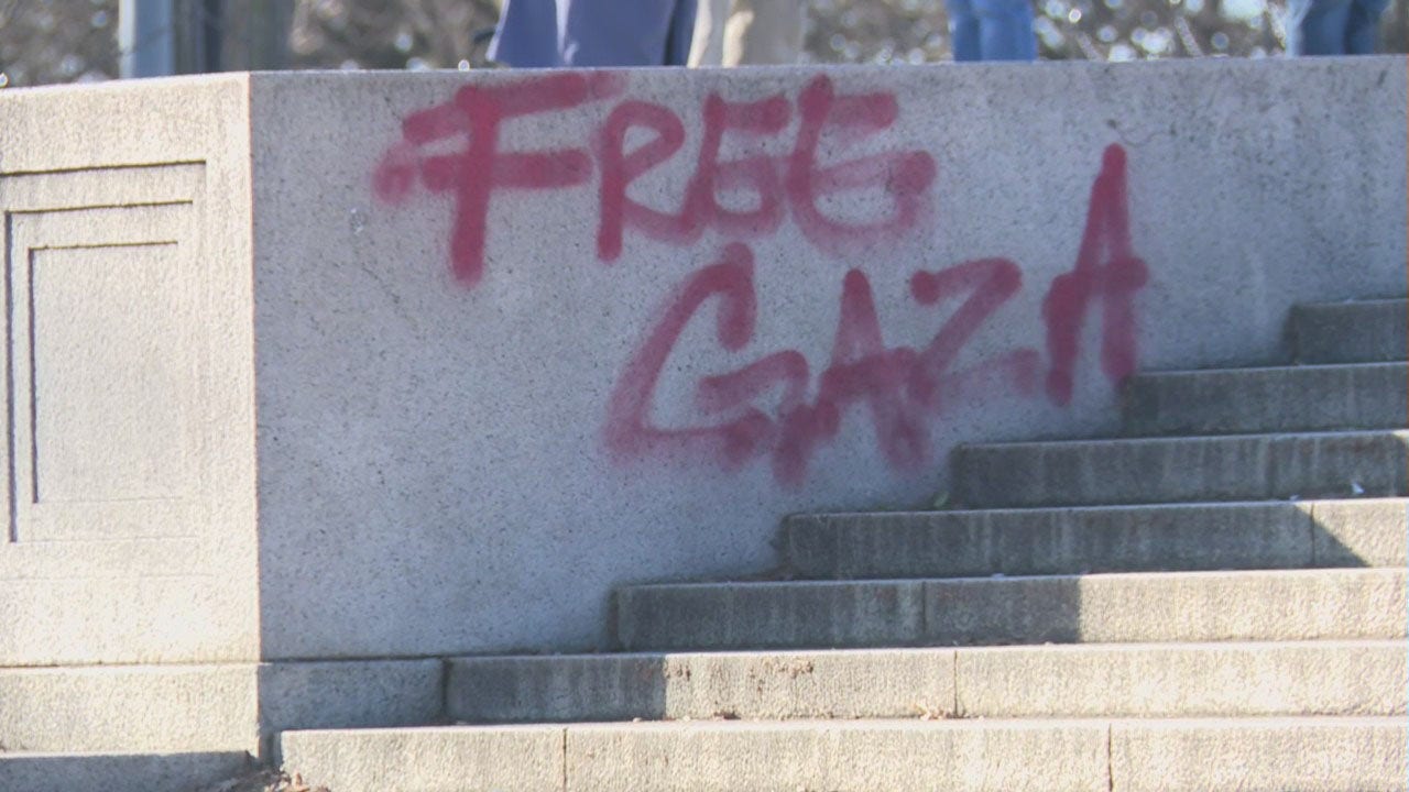 Lincoln Memorial steps vandalized with 'Free Gaza' graffiti, red