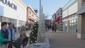 Shoppers seeking last-minute Christmas deals flock to Tanger Outlets