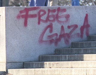 Lincoln Memorial steps vandalized with 'Free Gaza' graffiti, red