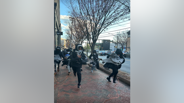 Suspects rob Bethesda Nike store, flee with arms full of stolen merchandise