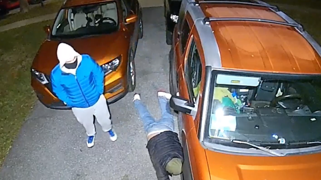 VIDEO: 2 suspects attempt armed carjacking, assault victim at gunpoint in Silver Spring: police