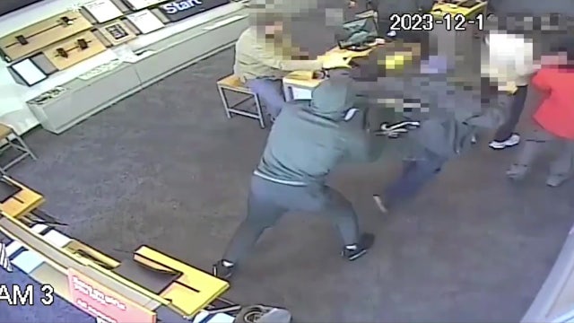 DC Verizon store employees, customers robbed at gunpoint