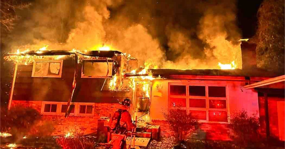 Firefighters battle 2-alarm blaze at Fairfax County home | FOX 5 DC