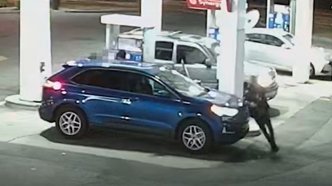 司机在华盛顿加油站加油时遭遇持枪抢劫：警方